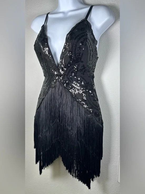Windsor Women’s Black Sequin and Fringe Romper NWT Size M - Picture 1 of 14